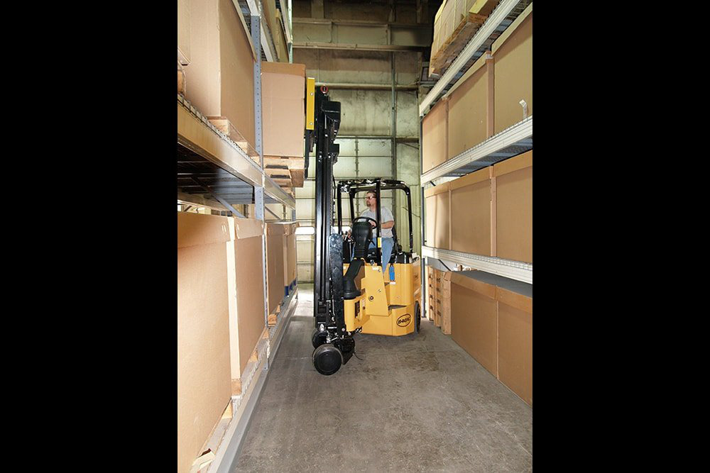 4-Wheel Articulating Very Narrow Aisle Electric