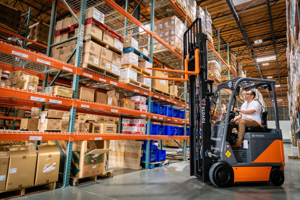 3-Wheel vs. 4-Wheel: Which is Better for Your Warehouse?
