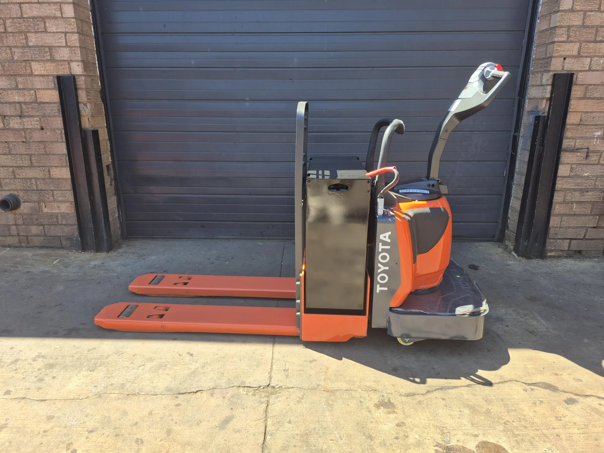 Toyota Electric Walkie Pallet Jack, Side View
